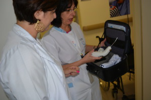 Dra. Lied e Dra. Eliana recebem o aparelho 4toques comunicação